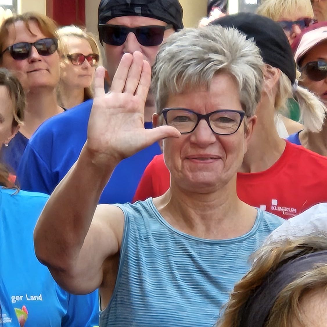 Teilnehmerin beim Altenburger Skatstadtmarathon Teilnehmerin im Starterfeld des Nordic-Walking-Wettbewerbs beim Altenburger Skatstadtmarathon. DIE UNKOMPLIZIERTEN komponierten und produzie